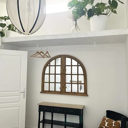 C'est Maison Bleue Adossee A La Foret - Longue Duree Possible *